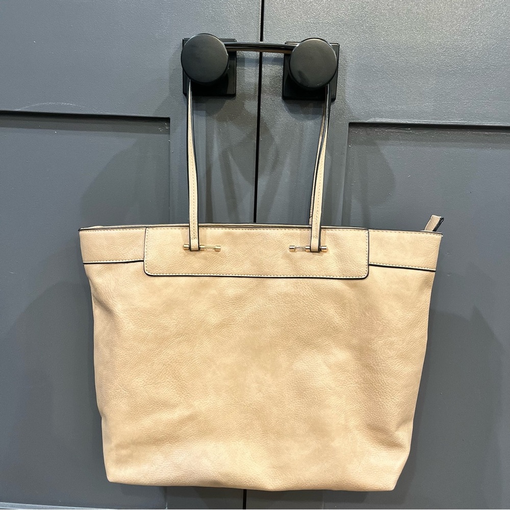 La Terre Tan Faux Pebble Leather Shoulder Bag Gorgeous Interior Lining EUC